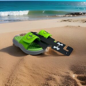Under Armour 11K Boys Sandals Green/gray NWOT
